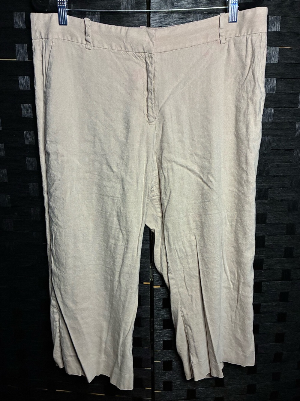 Calvin Klein Light Tan Linen-Blend Capris